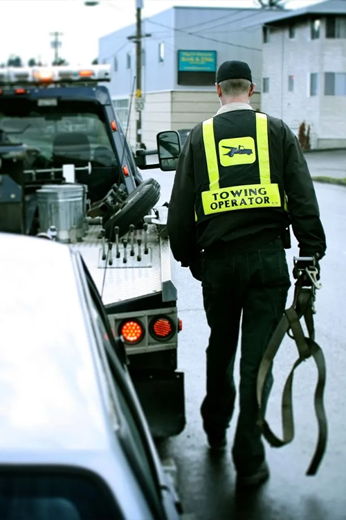 Licensed towing operator ready for junk car pickup in Naperville